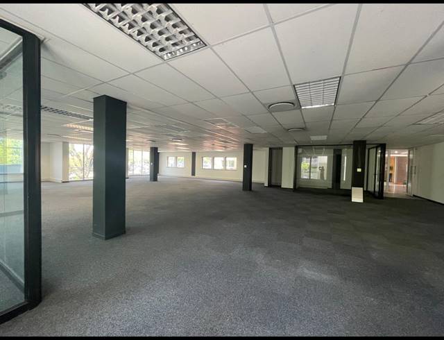 369M² OFFICE TO LET IN BRYANSTON